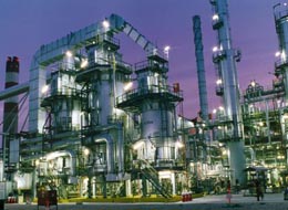 Por qué instalar detectores de tormenta en instalaciones inflamables: ATSTORM®v2 en refinerías petrolíferas