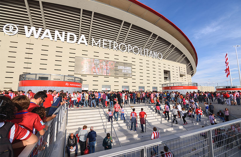 The Wanda Metropolitano stadium, the new football field of Club Atlético de Madrid, has hosted the first league match this weekend. The new sports hall, includes a complete lightning protection system, projected and supplied by Aplicaciones Tecnológicas.